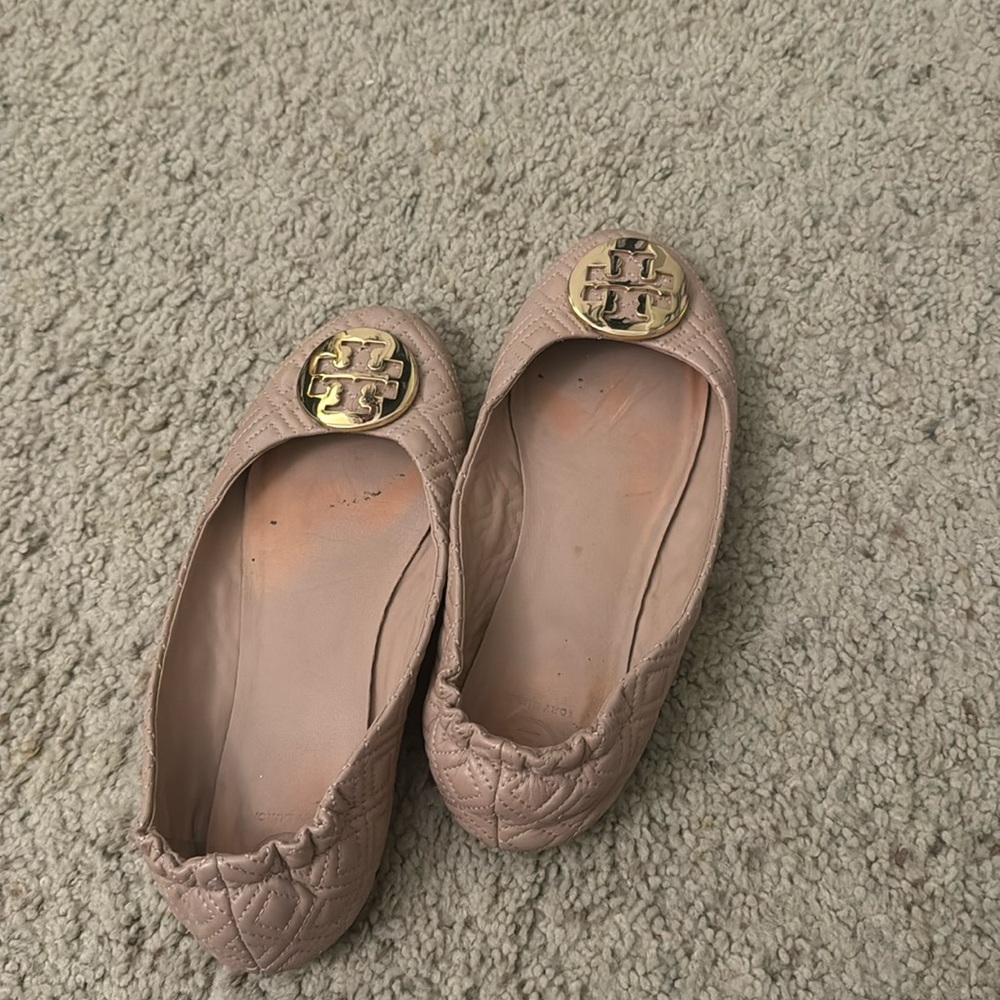 Tory Burch Nappa Leather Quilted Minnie Size 8.5, Color is Goan Sand